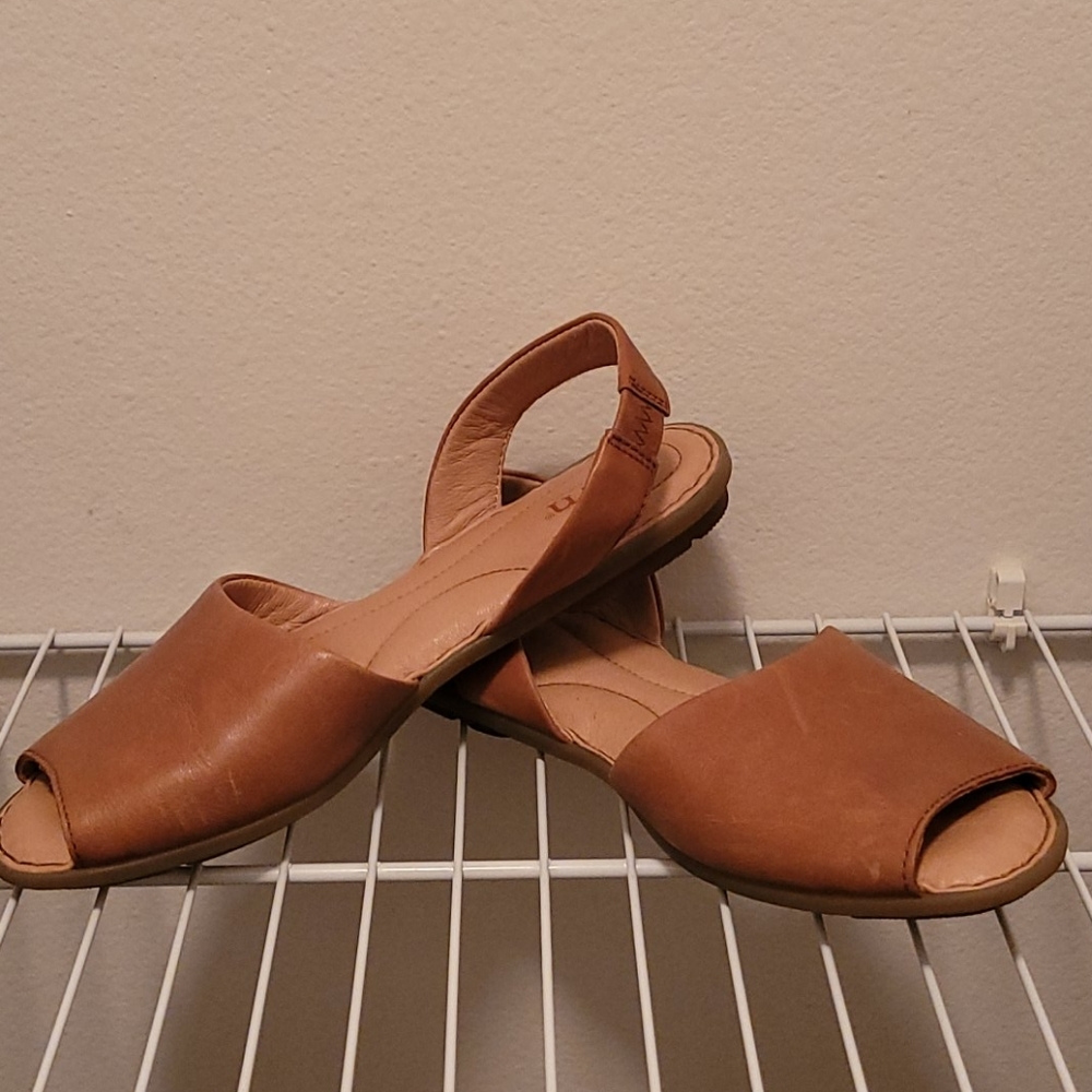 Born leather sandals in tan